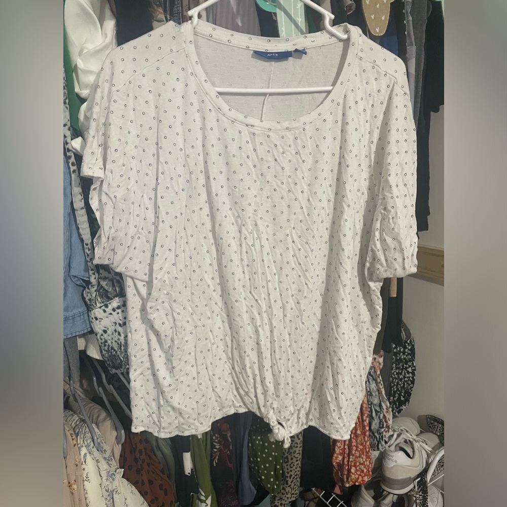 Shirt with twist front